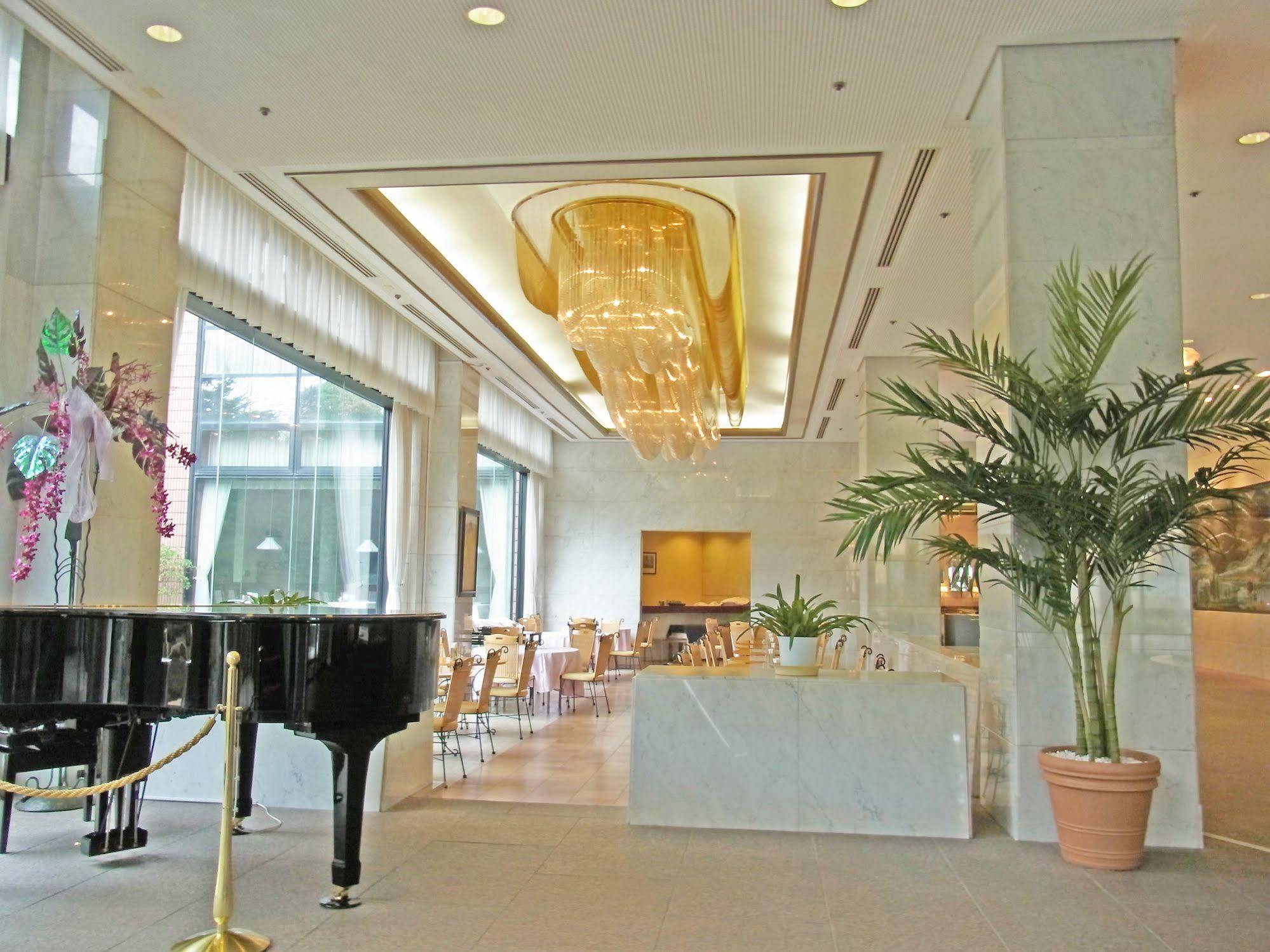 Hotel Pearl Garden Takamatsu Bagian luar foto