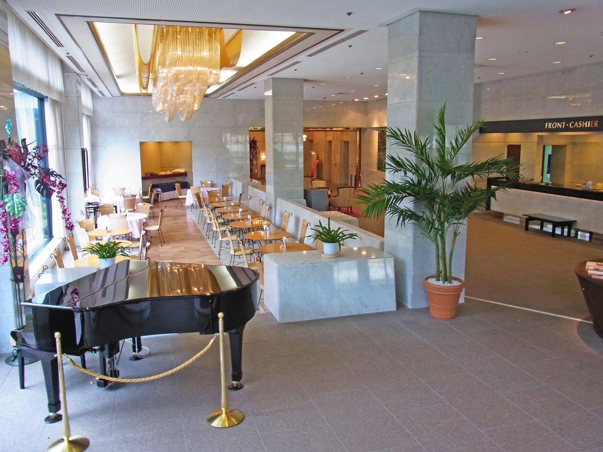 Hotel Pearl Garden Takamatsu Bagian luar foto
