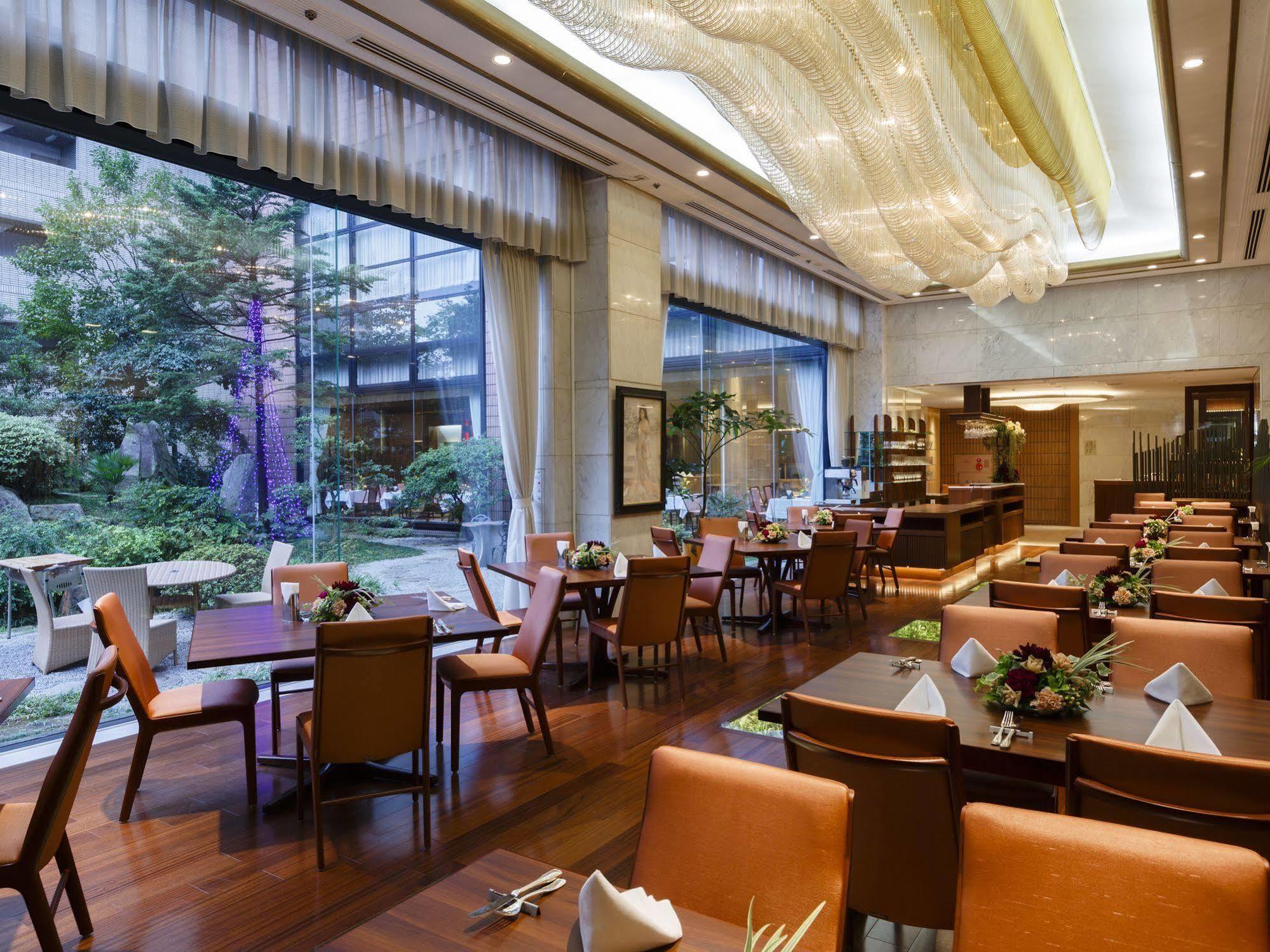 Hotel Pearl Garden Takamatsu Bagian luar foto